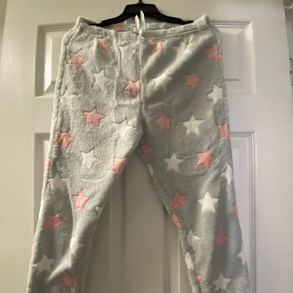 Fuzzy plush Pajama set! Lovely colors, front pocket, soft and comfortable. - Picture 5 of 5